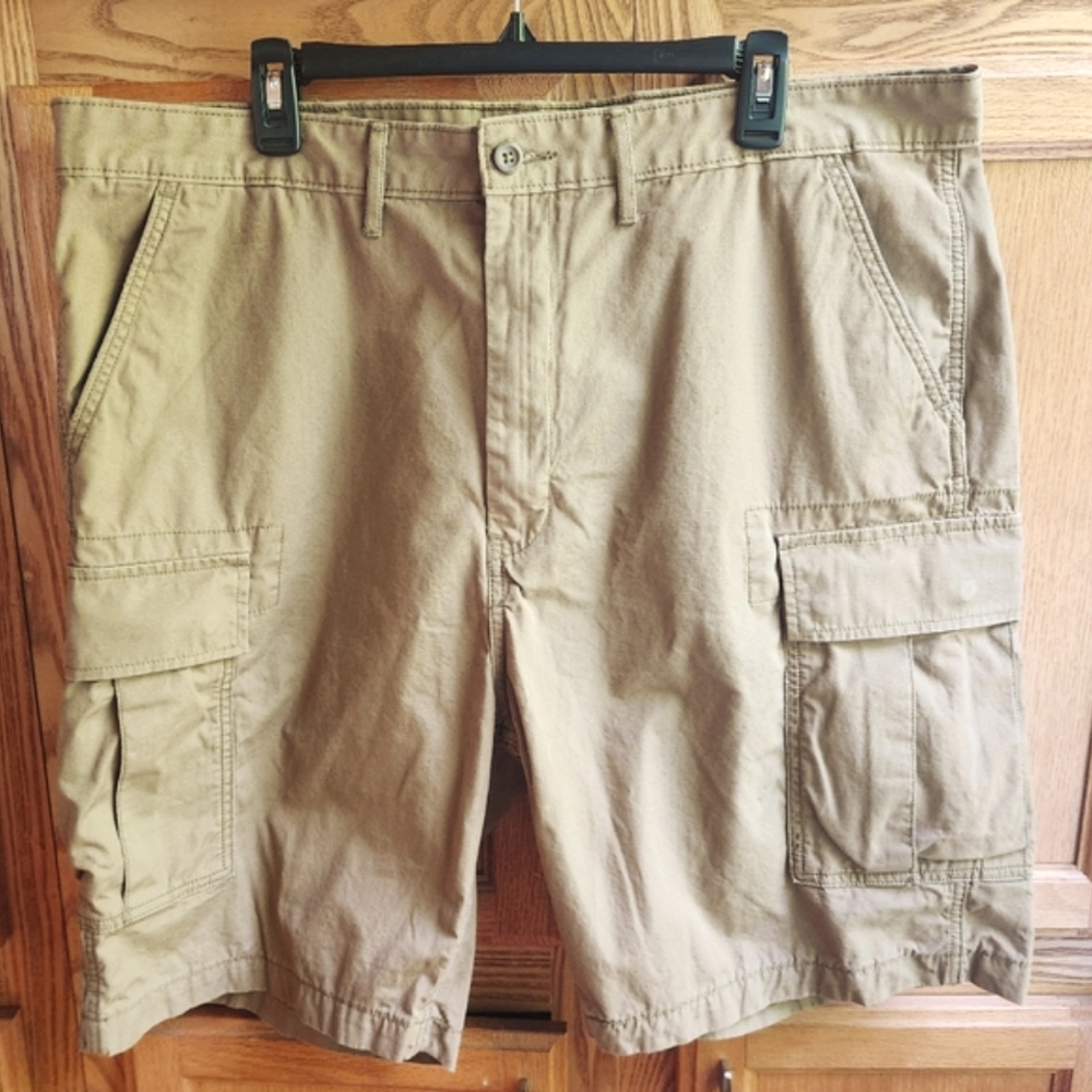 Levi's Cargo Shorts Size 40